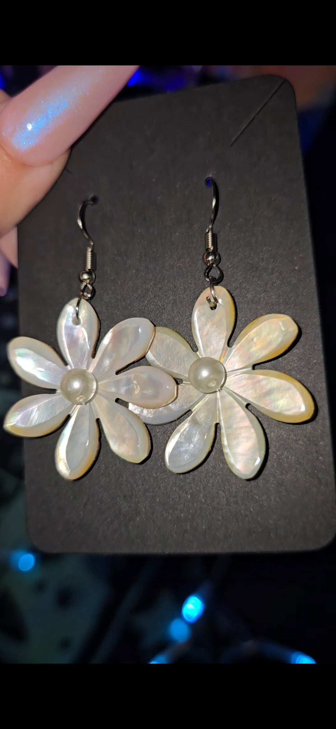 Mother of Pearl Daisy Earrings | Floral Shell Earrings