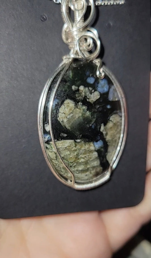 Que Sera Wrapped Pendant
