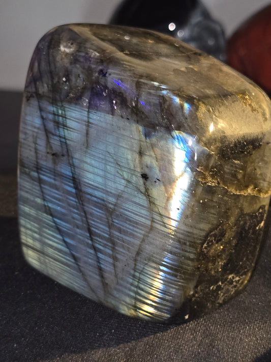 Labradorite Freeform | Intuition, Transformation & Inner Magic