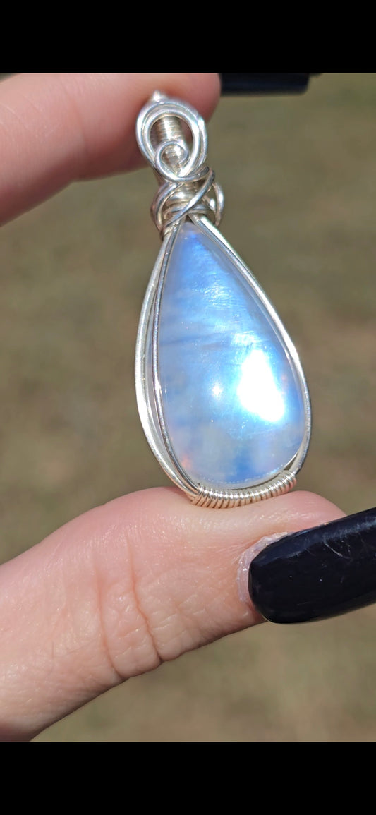 Blue Flash Moonstone Pendant | Intuition & New Beginnings