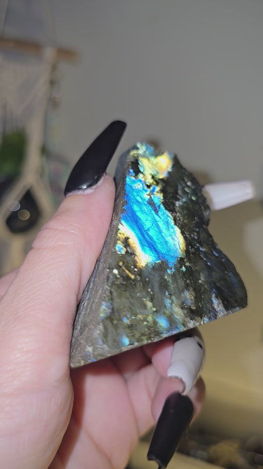 Blue Flash Labradorite Specimen | Intuition, Transformation & Inner Wisdom