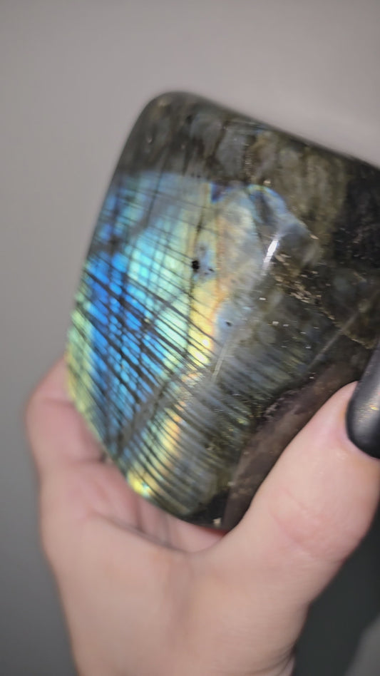 Labradorite Freeform | Intuition, Transformation & Inner Magic
