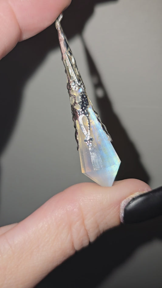 Vogel Cut Moonstone Pendant | Intuition, Inner Wisdom & New Beginnings
