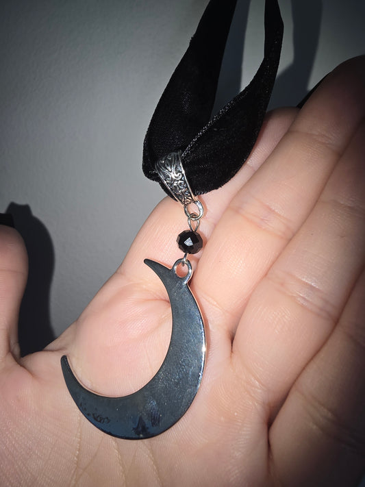 Moon Choker